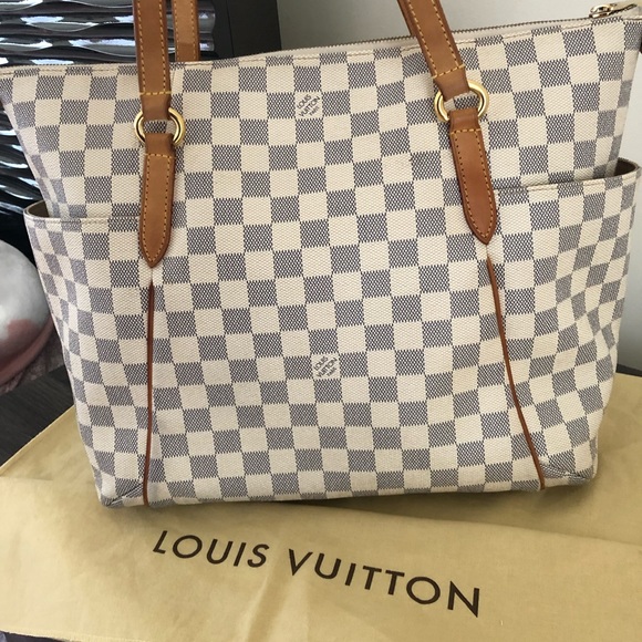 Louis Vuitton Handbags - 💯% authentic Azur Louis Vuitton bag!